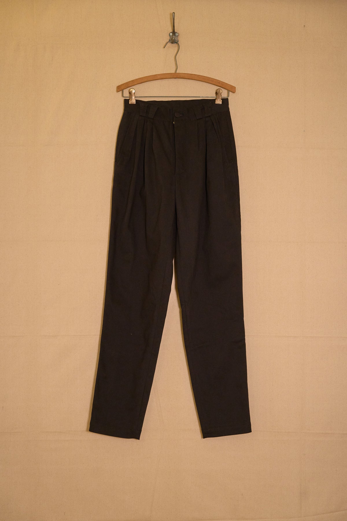 UNISECON Ting pants in black front view