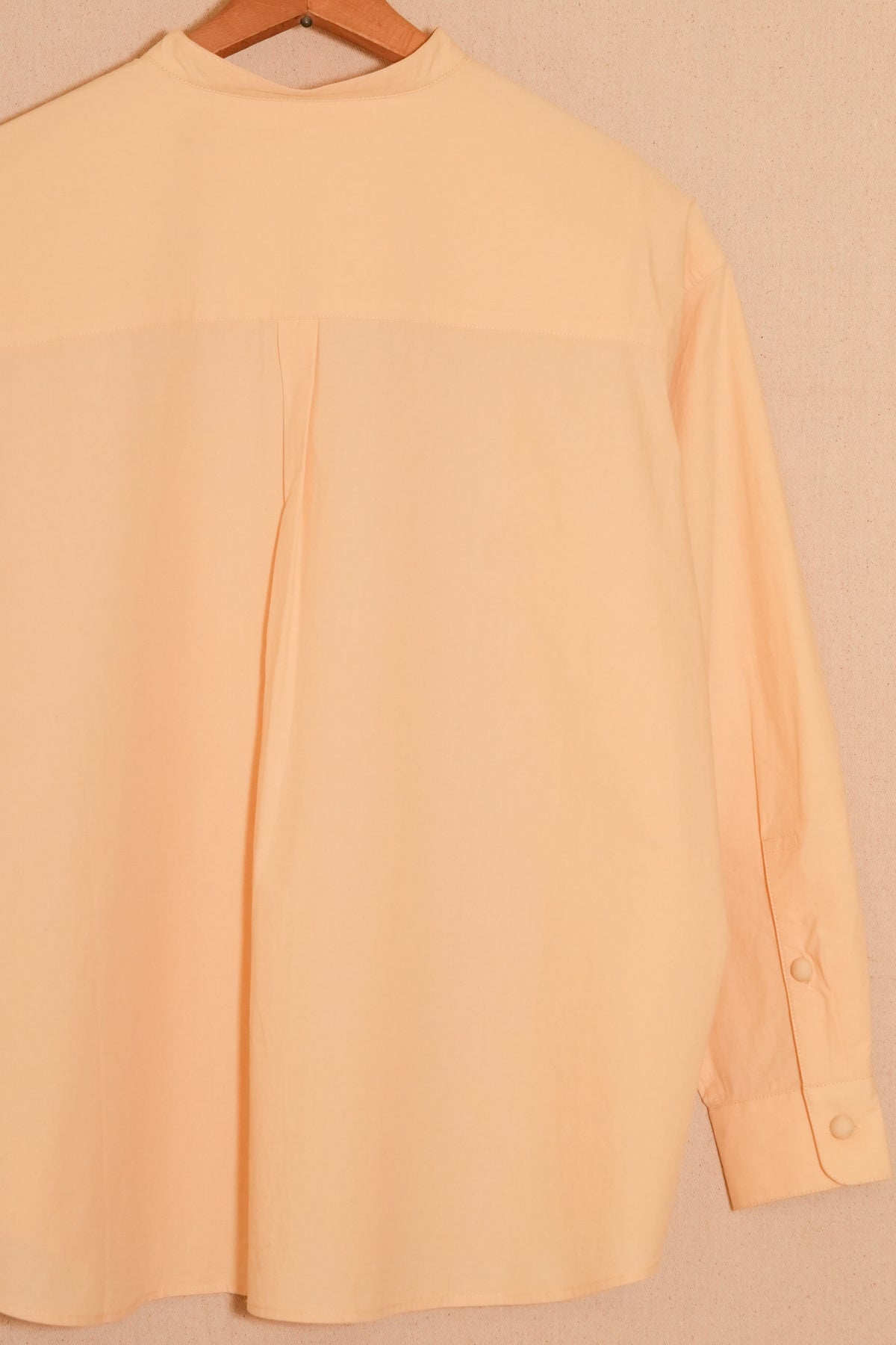 UNISECON Tyra top in yellow detail view