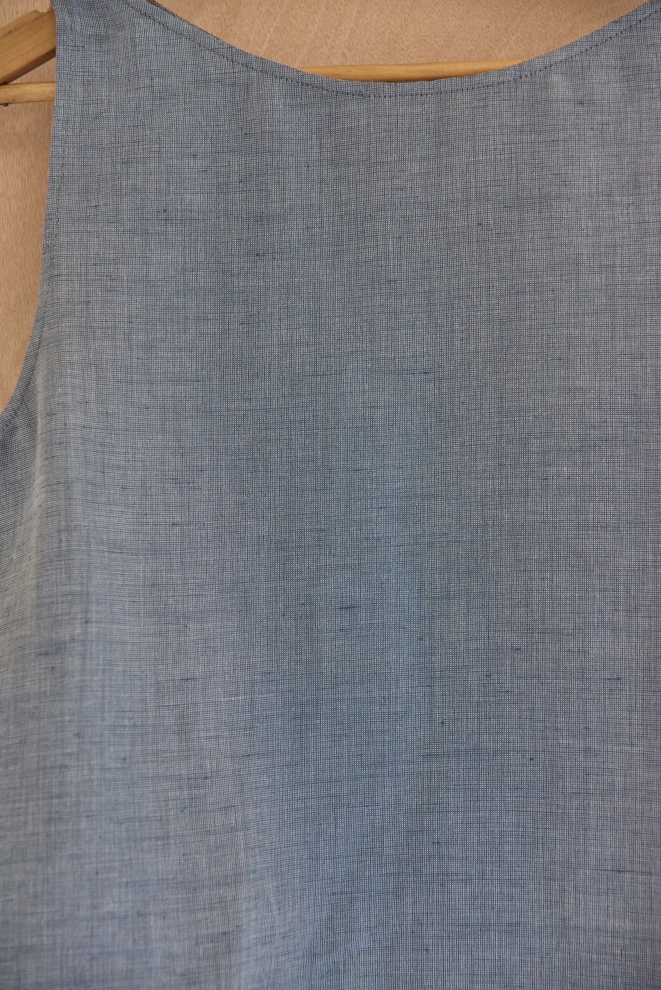 UNISECON Wren top in blue, detail view
