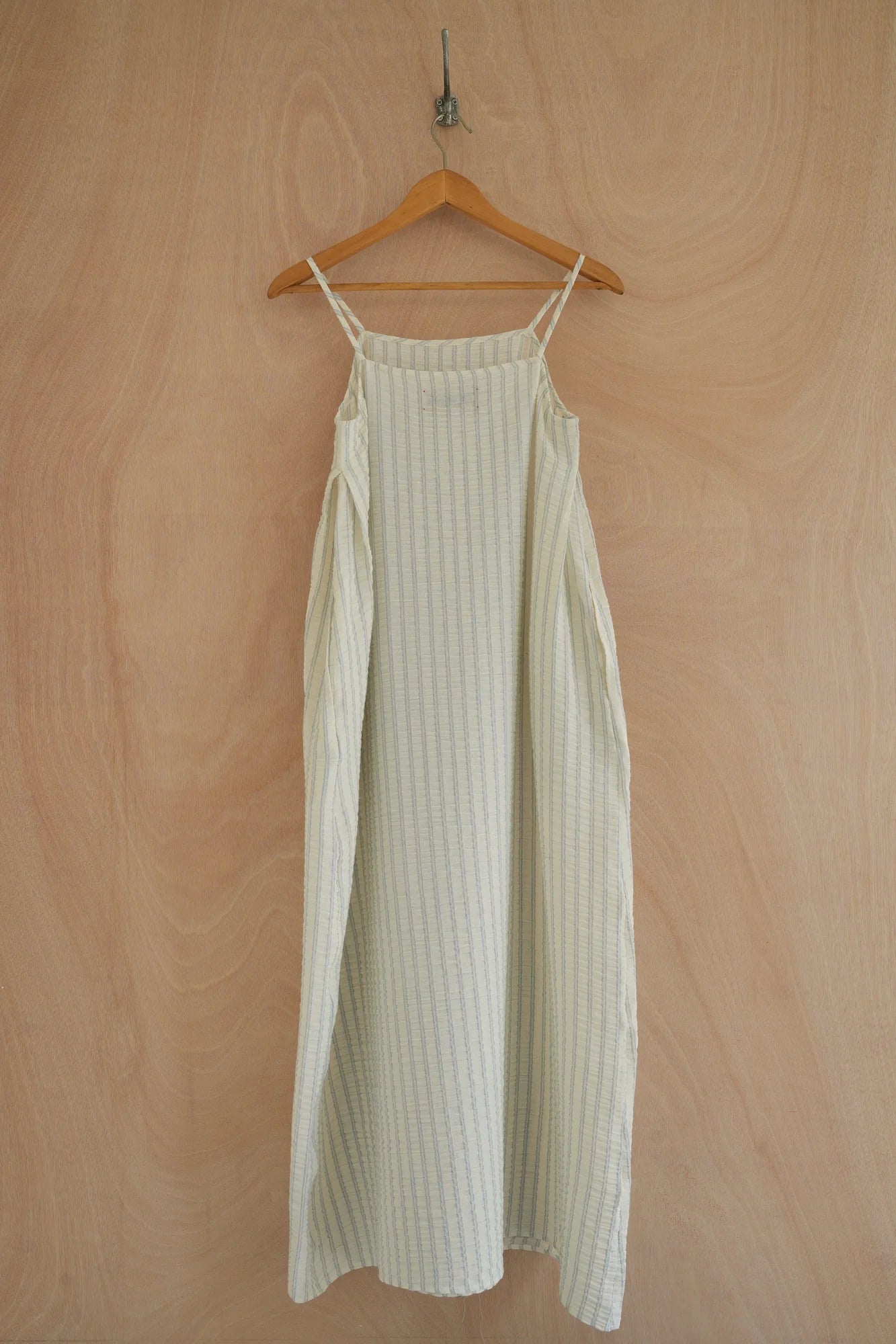 UNISECON Zena dress in white, back view