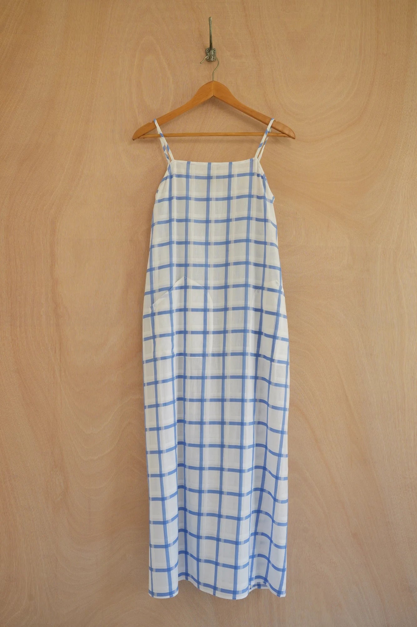 UNISECON Zena dress in white/blue, front view