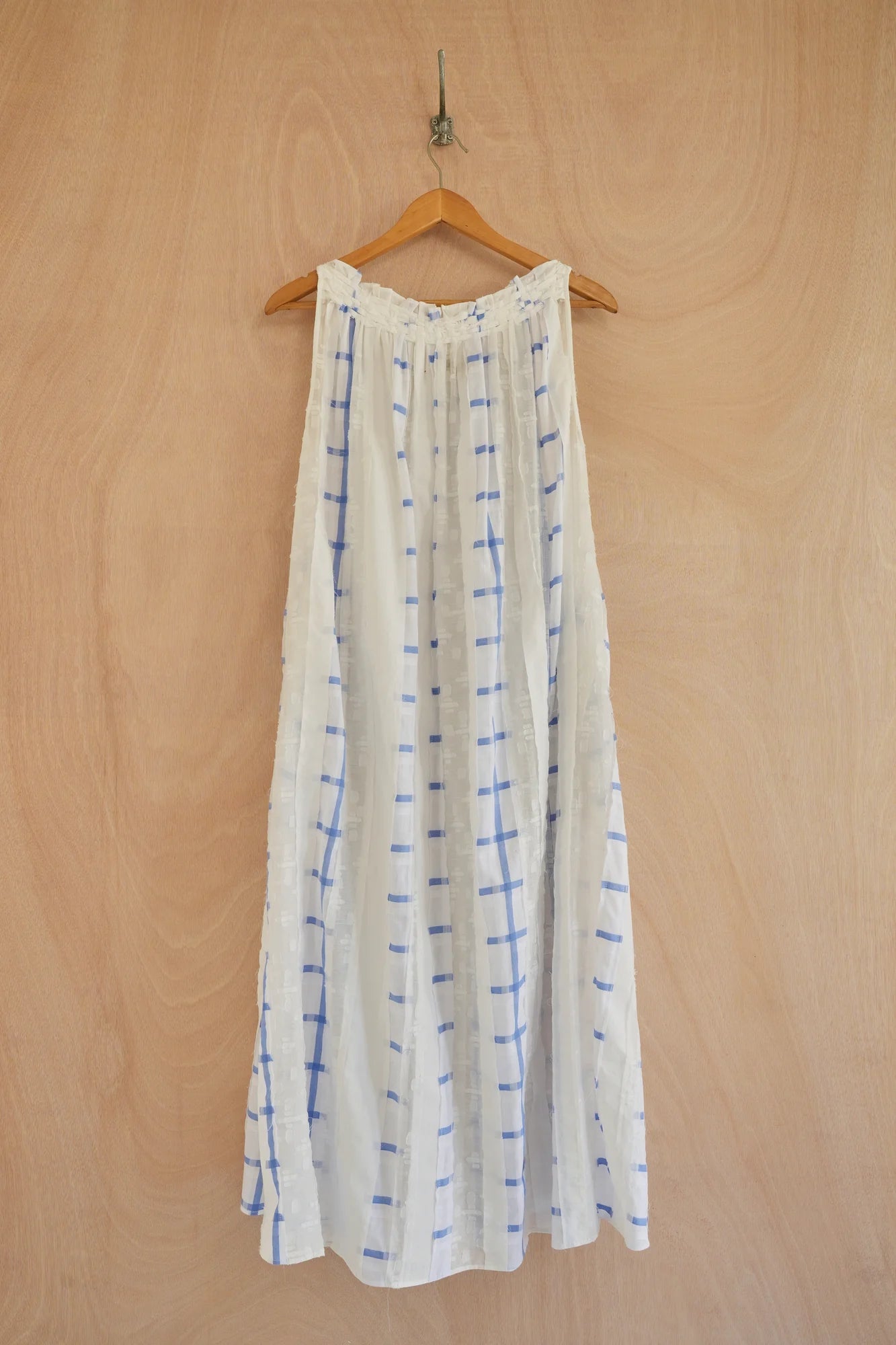 UNISECON Zoha dress in white, back view