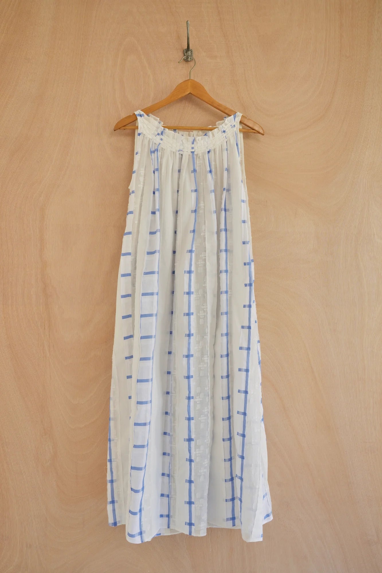 UNISECON Zoha dress in white, front view