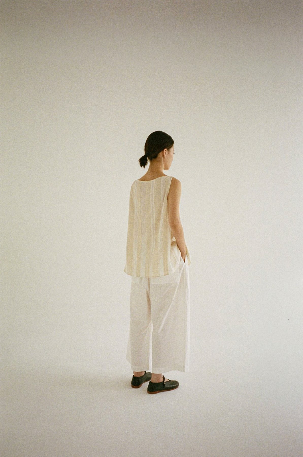 unisecon spring summer 2027 — sunning books — lookbook photograph 21
